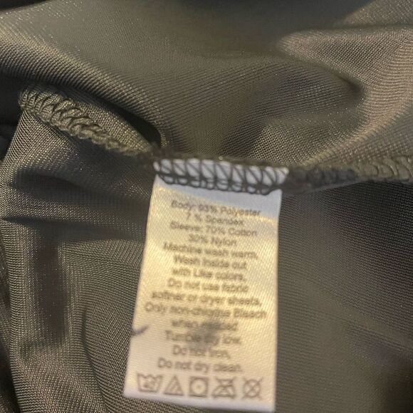 Gorgeous black velvet and lace top NWT size L - Picture 10 of 10